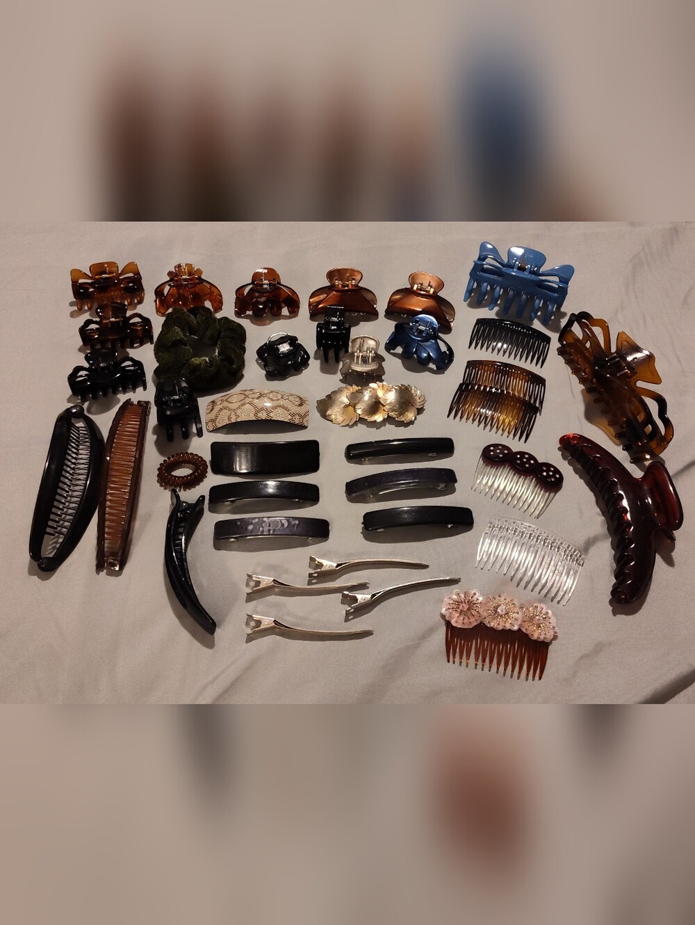NEW & Used- 36 Assorted Hair Clips, Banana Clips, Barrettes & Combs